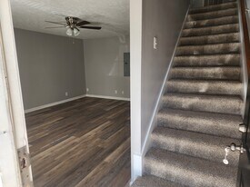 62 Jacoby Jamison Ln in Manchester, TN - Building Photo