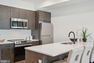 1419 W Grange Ave, Unit 411 in Philadelphia, PA - Building Photo