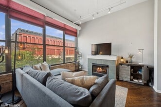1400 N Milwaukee Ave in Chicago, IL - Building Photo - Building Photo
