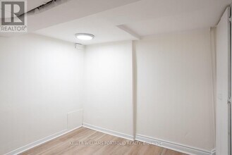 821 Gladstone Ave in Toronto, ON - Building Photo - Building Photo