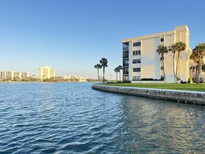 100 Intracoastal Pl in Jupiter, FL - Building Photo - Building Photo