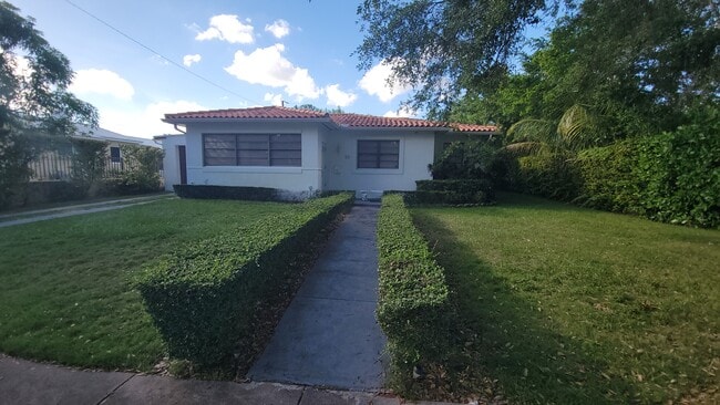 53 Alcantarra Ave in Coral Gables, FL - Building Photo - Building Photo