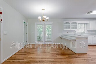 300 Indian Trail in Taylors, SC - Building Photo - Building Photo