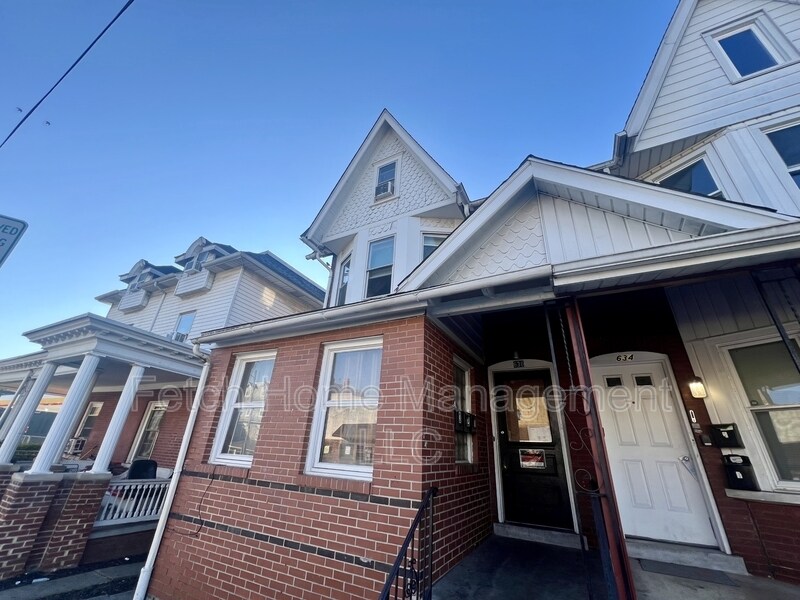 636 Lincoln Hwy E in Coatesville, PA - Building Photo