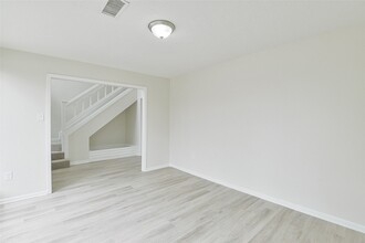 122 S Diamondhead Blvd in Crosby, TX - Building Photo - Building Photo