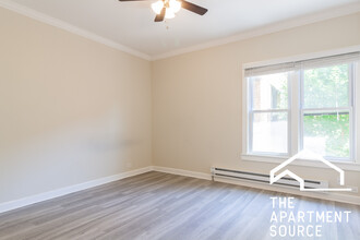 730 W Roscoe St, Unit G in Chicago, IL - Building Photo - Building Photo