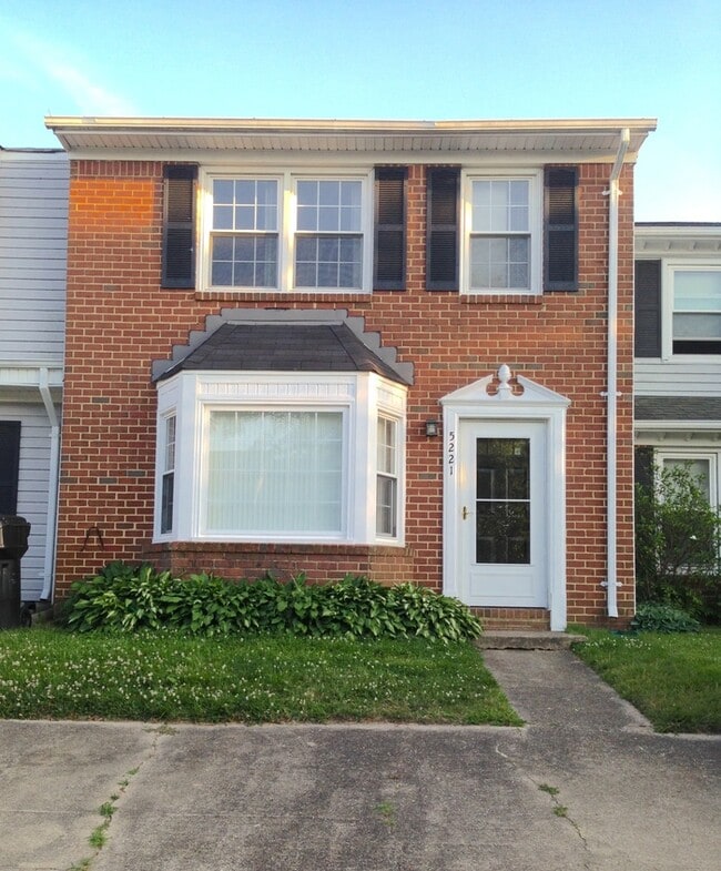 5221 Johnstown Ln