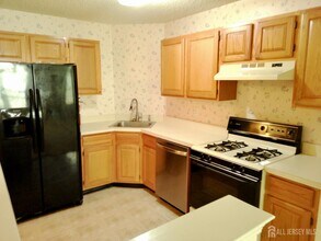 81 Inverness Dr in Edison, NJ - Building Photo - Building Photo