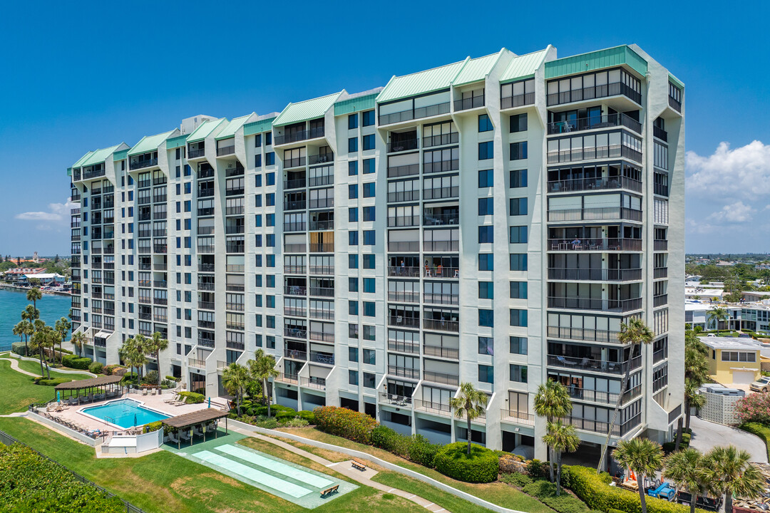 Envoy Point in St Pete Beach, FL - Building Photo