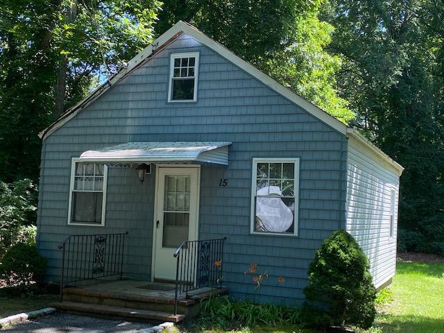 15 Claremont Dr in Mastic Beach, NY - Building Photo