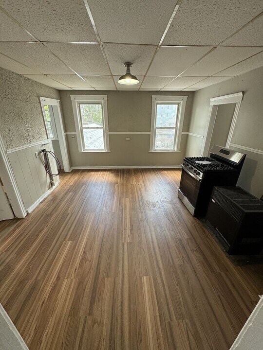 15 1/2 Mendon St in Worcester, MA - Building Photo