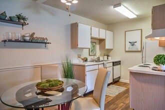 Morganton Place Apartment Homes in Fayetteville, NC - Foto de edificio - Building Photo