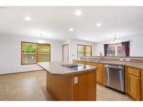 16020 NE 12th St in Vancouver, WA - Building Photo - Building Photo