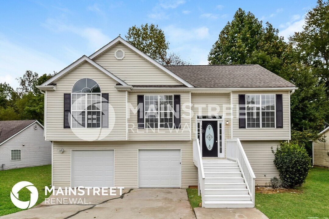 9407 Rollinghills Dr in Jonesboro, GA - Building Photo