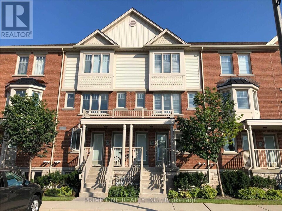 5605 Oscar Peterson Blvd in Mississauga, ON - Building Photo