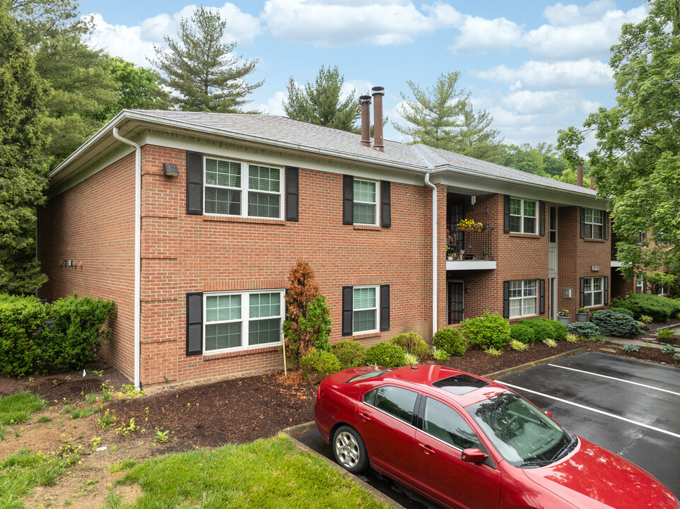 Indian Crossing Condominiums in Cincinnati, OH - Building Photo