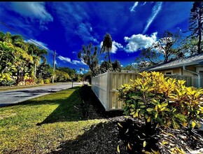 1904 S Shade Ave in Sarasota, FL - Foto de edificio - Building Photo