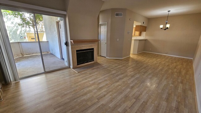 684 Sutton Crest Trail in Oak Park, CA - Building Photo - Building Photo