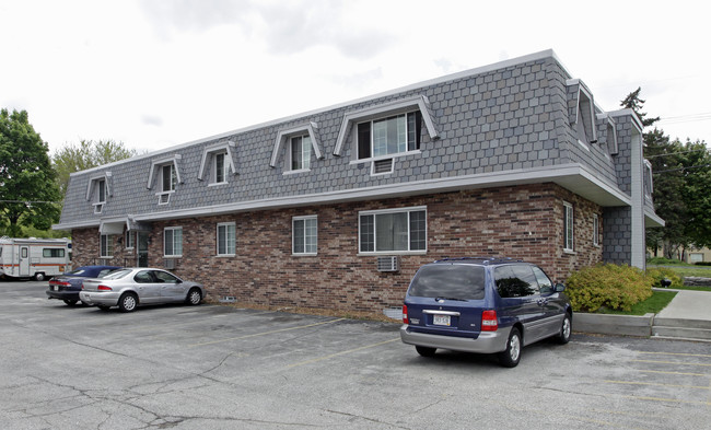 12019 W Burleigh Rd in Milwaukee, WI - Foto de edificio - Building Photo