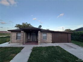 11 Ramon Private Rd in Mission, TX - Building Photo