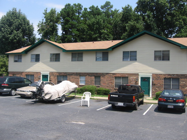 Colony Pointe in Greensboro, NC - Building Photo - Building Photo