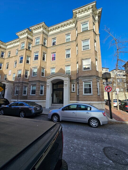 3 Symphony Rd, Unit B3 in Boston, MA - Building Photo