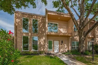 1115 Augusta Dr in Houston, TX - Building Photo - Building Photo