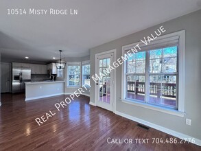 10514 Misty Ridge Ln in Charlotte, NC - Foto de edificio - Building Photo