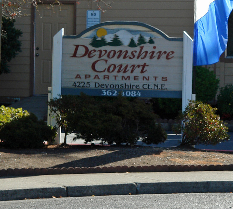 Devonshire Court Apartments in Salem, OR - Building Photo