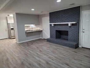 301 Carlton Dr in Jesup, GA - Building Photo - Building Photo