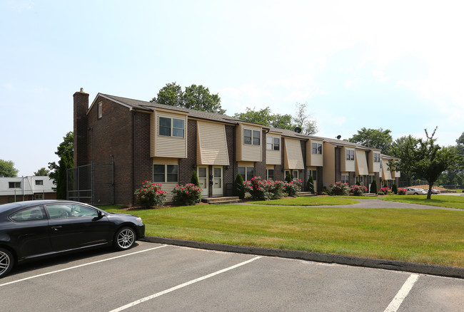 Southfield Apartments in Newington, CT - Building Photo - Building Photo