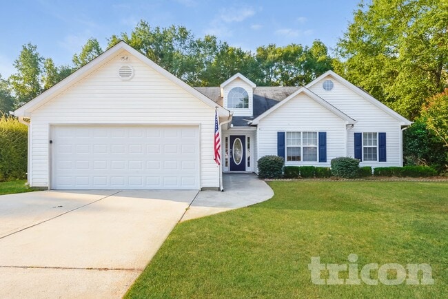 2043 Big Cypress Ln in Locust Grove, GA - Foto de edificio - Building Photo