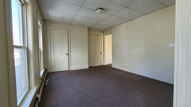 31 Shaw St, Unit 31D Shaw St. in Sanford, ME - Building Photo - Building Photo