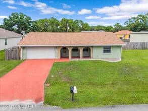 525 Escarole St SE in Palm Bay, FL - Building Photo - Building Photo