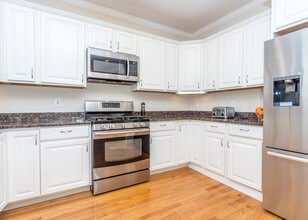 43 Hammond St, Unit 1 in Waltham, MA - Foto de edificio - Building Photo