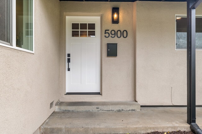 5900 Ranger Way in Carmichael, CA - Building Photo - Building Photo