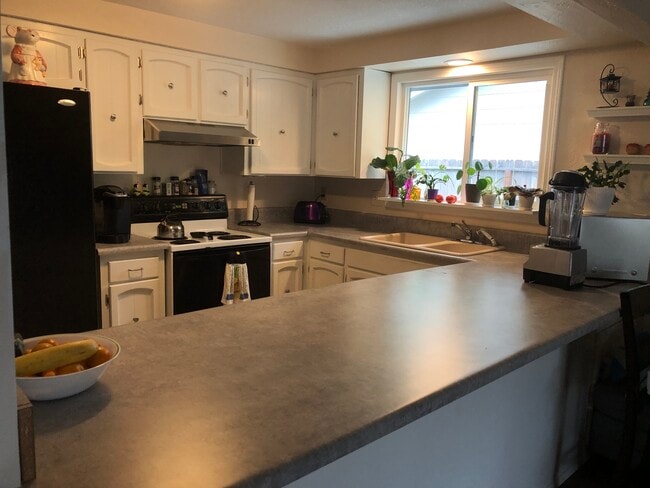 228 Teakwood Dr in Eagle Point, OR - Foto de edificio - Building Photo