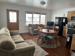 690 El Rancho Dr in Fairbanks, AK - Building Photo - Building Photo