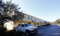 Bayshore Villas in Gulf Breeze, FL - Foto de edificio - Building Photo