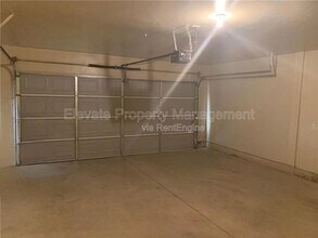 924 West Prairie Wind Way in Mustang, OK - Building Photo - Building Photo