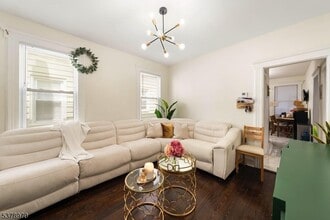 19 Lyons Pl in Elizabeth, NJ - Foto de edificio - Building Photo