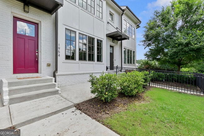 1954 Summit Trace Cir NW in Atlanta, GA - Building Photo - Building Photo