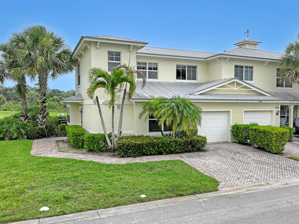 2548 Creekside Dr in Fort Pierce, FL - Building Photo