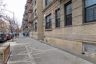 17-23 Post Ave in New York, NY - Building Photo - Building Photo