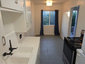 4111 W 120th St, Unit B in Hawthorne, CA - Foto de edificio - Building Photo