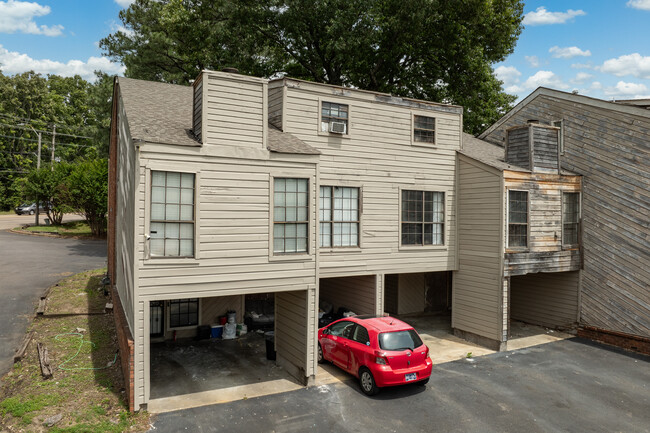 Summer Hills in Memphis, TN - Foto de edificio - Building Photo