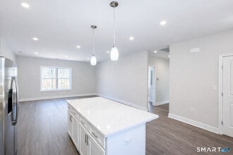 24 Glen Rd in Newtown, CT - Building Photo - Building Photo