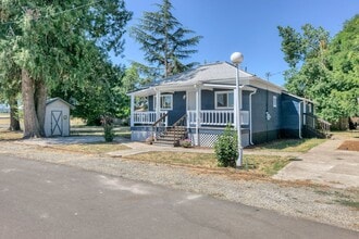 103 N Oak St in Canby, OR - Building Photo - Building Photo