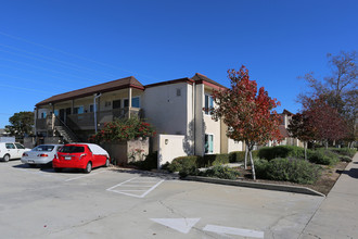 Glenaire Apartments in San Diego, CA - Building Photo - Building Photo