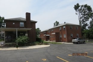 207 Fort Lee Rd in Leonia, NJ - Building Photo